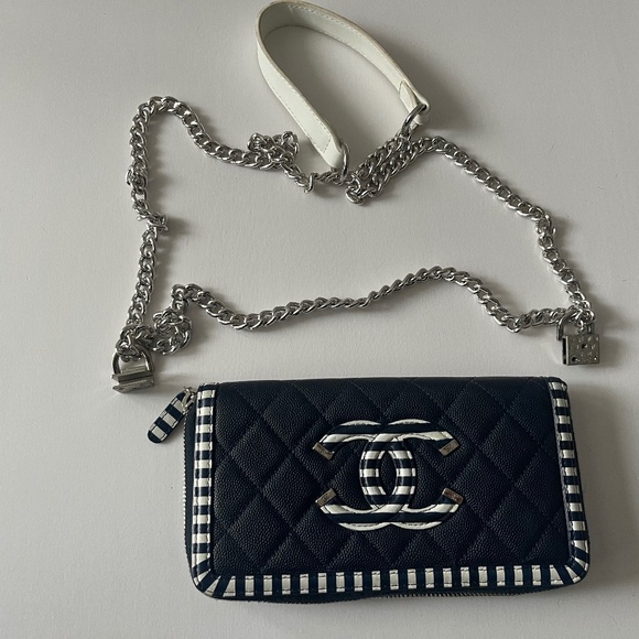 Chanel leather wallet very good condition - Picture 1 of 5